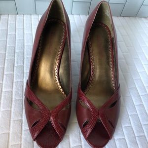 Naturalizer standing red leather peep-toe